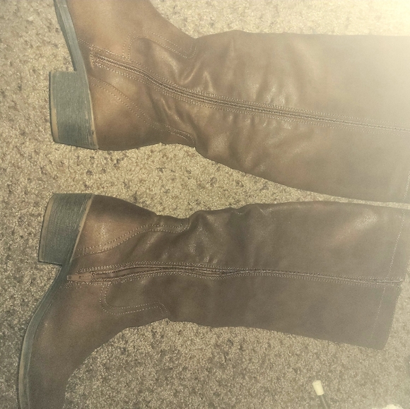 Boots - Picture 3 of 5